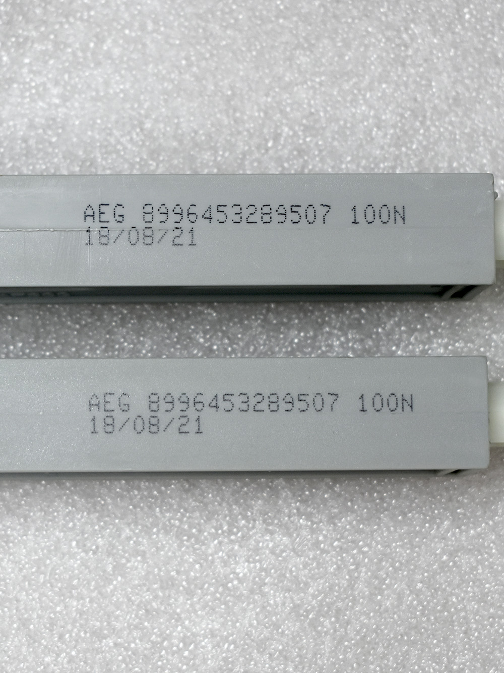 Комплект амортизаторов AEG, 100N, код 8996453289507 Комплект амортизаторов AEG, 100N, код 8996453289507