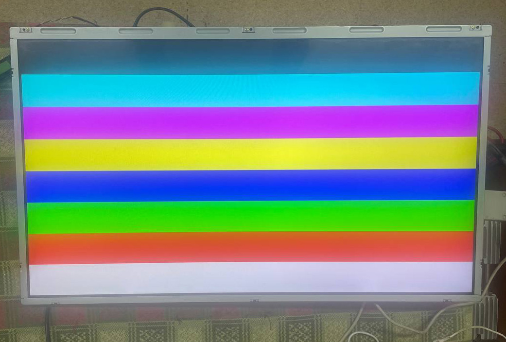 ������ � ����� LC320EUE-SEM1