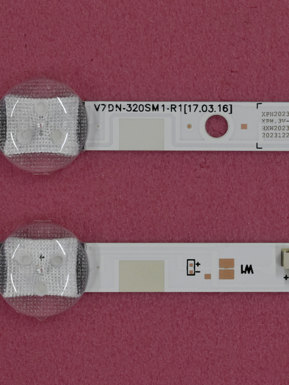   V7DN-320SM1-R1, Samsung UE32M5000AK