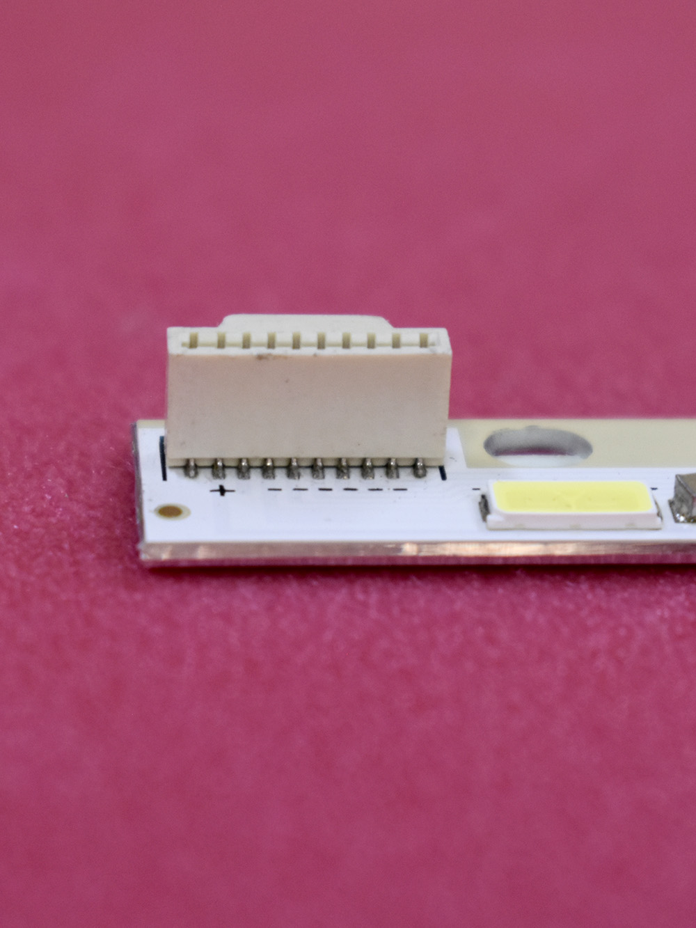  42 V13 Edge, 42LA643V, 42LA644V