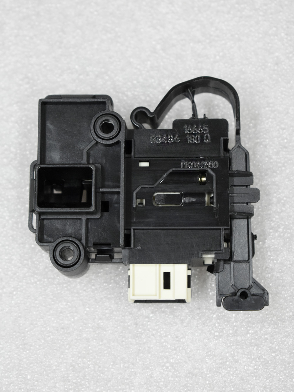 Блокировка люка Haier, код 0024000128A Блокировка люка Haier, код 0024000128A