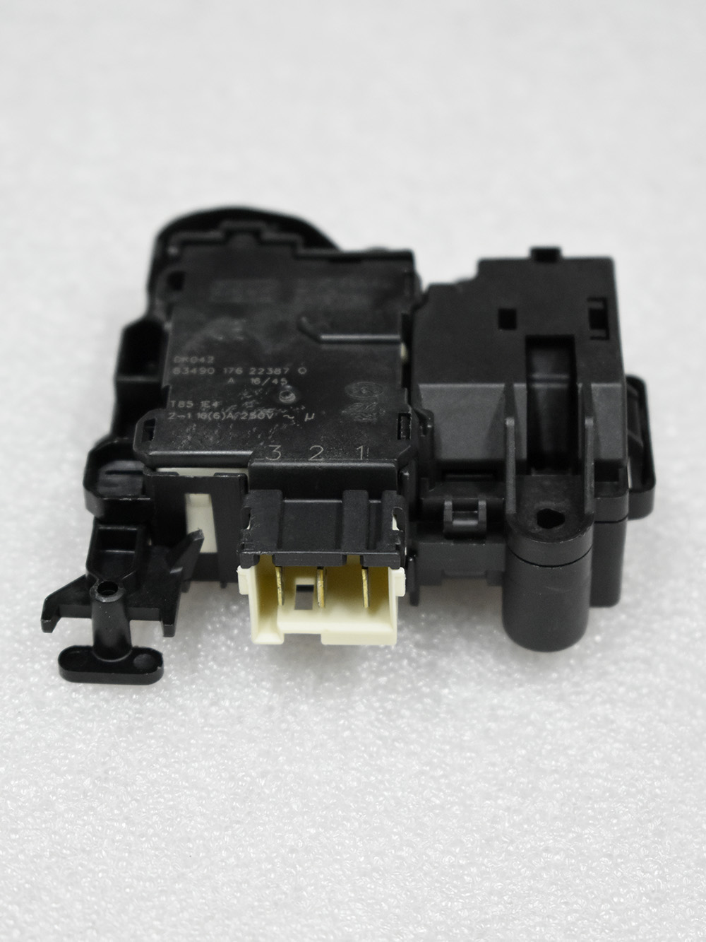 Блокировка люка Haier, код 0024000128A Блокировка люка Haier, код 0024000128A